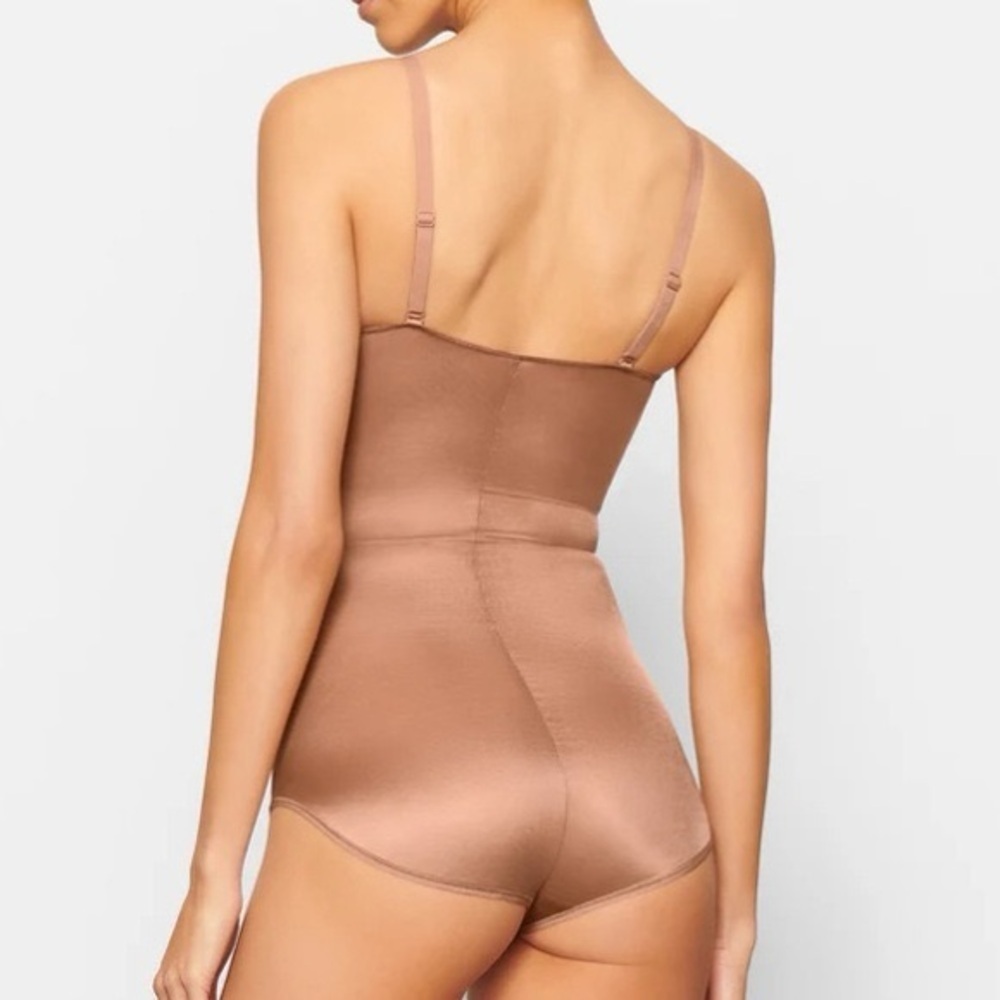 NWT Skims Women's Bodysuit size XS - Picture 3 of 6